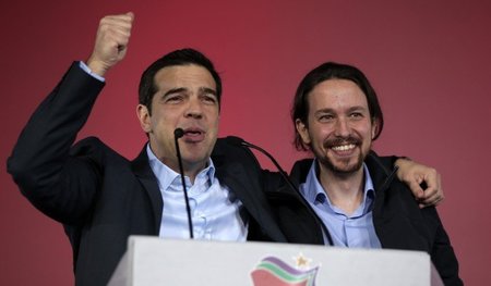 Alexis Tsipras (l.) mit Pablo Iglesias bei einer Syriza-Wahlkamp... Alexis Tsipras (l.) mit Pablo Iglesias bei einer Syriza-Wahlkamp...