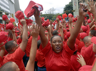Hunderttausende unterstützten am Samstag in Caracas ihre Regieru...