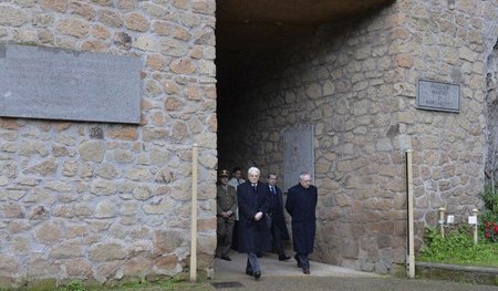 Der neue Staatschef Sergio Mattarella gedachte am Samstag in den... Der neue Staatschef Sergio Mattarella gedachte am Samstag in den...