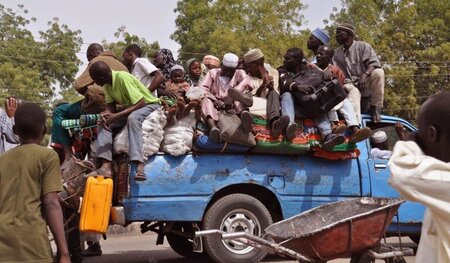 Einwohner fliehen vor den Kämpfen aus Maiduguri Einwohner fliehen vor den Kämpfen aus Maiduguri