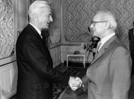 Richard von Weizsäcker (links), damals Regierender Bürgermeister... Richard von Weizsäcker (links), damals Regierender Bürgermeister...