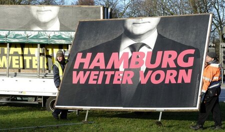 Nach vorne ohne Weitblick? Der »Scholzomat«, Hamburgs Bürgermeis... Nach vorne ohne Weitblick? Der »Scholzomat«, Hamburgs Bürgermeis...