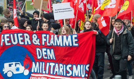 Proteste gegen die Vorbereitung künftiger Kriege. Demonstration ...
