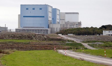 Zu den vier bestehenden Reaktoren im englischen Kernkraftwerk Hi... Zu den vier bestehenden Reaktoren im englischen Kernkraftwerk Hi...