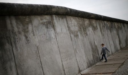 Gegen die Wand: Viele Berliner sind von Armut bedroht. Der Beira... Gegen die Wand: Viele Berliner sind von Armut bedroht. Der Beira...