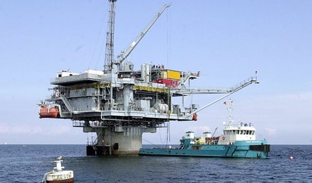 RWE DEA pumpt auch Ostseeöl: Ältere Aufnahme der Bohrinsel »B« d...