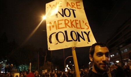 »Wir sind nicht Merkels Kolonie«: Proteste auf dem Athener Synta...