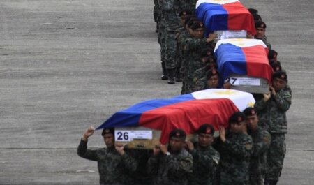 Folgen eines US-gestützten Einsatzes: Philippinische Polizisten ...