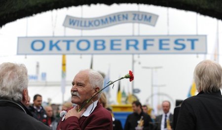 Ignaz Platzer, der bei dem Attentat 1980 zwei Kinder verlor, am ...