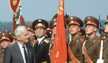 Besuch bei den Befreiern: Bundespräsident Richard von Weizsäcker... Besuch bei den Befreiern: Bundespräsident Richard von Weizsäcker...