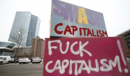 Infopoint von Blockupy vor der neuen Europäischen Zentralbank in...