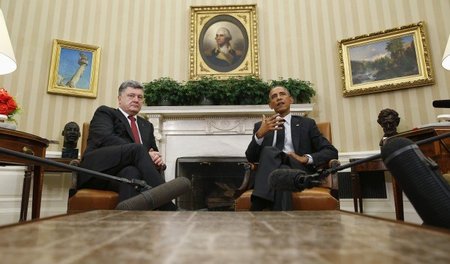 Drängt auf Waffenlieferungen: Ukraines Präsident Petro Poroschen...