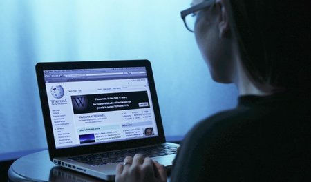 Nur 13 Prozent der ehrenamtlichen Redakteure der "freien Enzypkl...