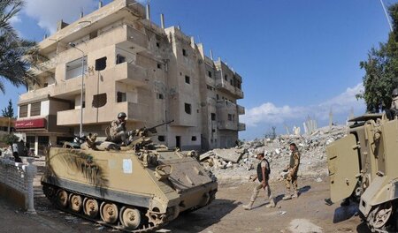 Stadt in Trümmern: Die Armee walzt in Rafah ganze Wohnviertel ni... Stadt in Trümmern: Die Armee walzt in Rafah ganze Wohnviertel ni...