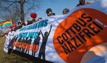 Cottbuser stellten sich am Sonntag einem von der NPD organisiert... Cottbuser stellten sich am Sonntag einem von der NPD organisiert...