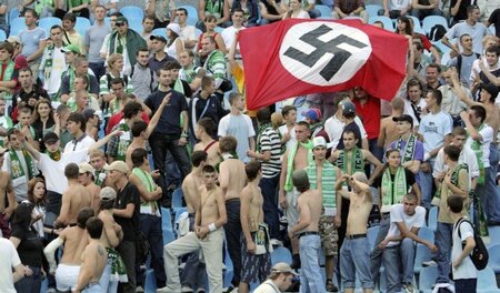 So sehen mittlerweile »Fans« in Lwiw aus