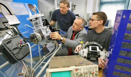 Versuchsmodell eines Hybrid-Antriebssystem der Hochschule Zwicka...