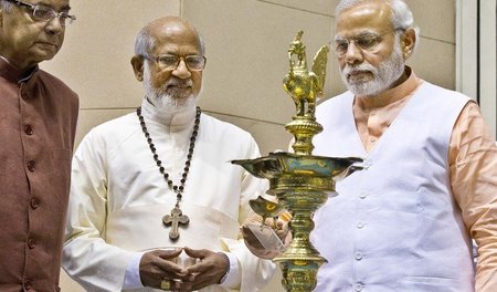Christliche Feierlichkeit: Modi besucht am Dienstag die Veransta... Christliche Feierlichkeit: Modi besucht am Dienstag die Veransta...