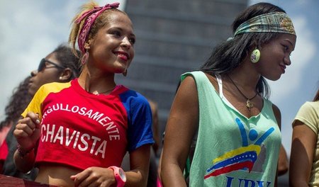 Studentinnen der unter Hugo Chávez gegründeten Bolivarischen Uni...