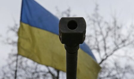 Geschützrohr der ukrainischen Armee am Freitag in der Nähe von D... Geschützrohr der ukrainischen Armee am Freitag in der Nähe von D...