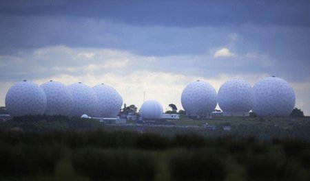 Schnüffeln ohne Grenzen: Abhörbasis Menwith Hill in Nordengland ...