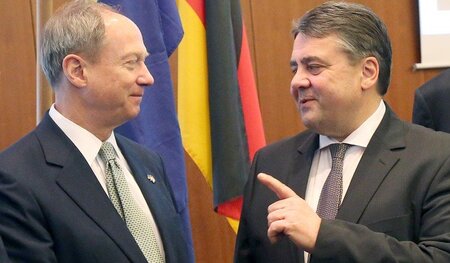 TTIP-Befürworter unter sich: Bundeswirtschaftsminister Sigmar Ga...