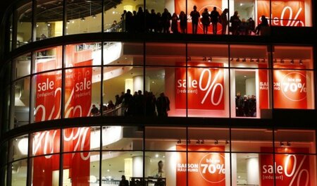 Shoppen bis der Pleitegeier kreischt: Wenn das Geld keine Zinsen... Shoppen bis der Pleitegeier kreischt: Wenn das Geld keine Zinsen...