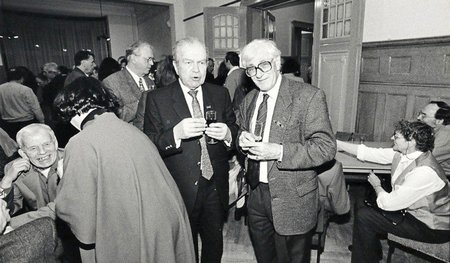 Hans Heinz Holz (4.v.l.) an seinem 70. Geburtstag 1997. Neben ih...