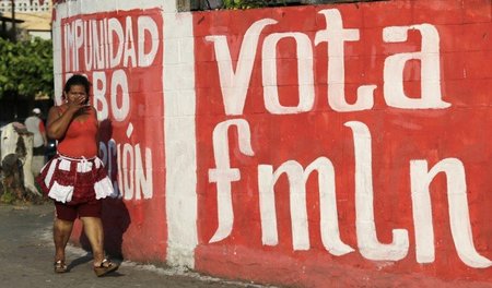 Wahlwerbung an einer Mauer in San Salvador
