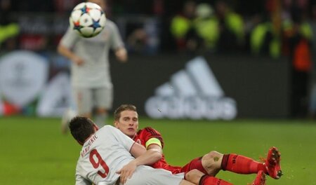 Zuletzt quetschte sich Lars Bender den Meniskus, im Spiel war da...