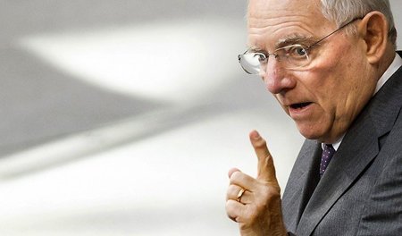 Mit Pathos und Zeigefinger: Finanzminister Wolfgang Schäuble for... Mit Pathos und Zeigefinger: Finanzminister Wolfgang Schäuble for...