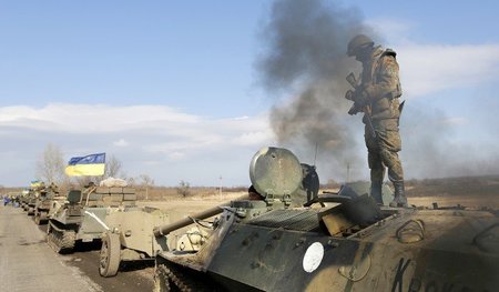 Abzug schwerer Waffen der Truppen Kiews am Freitag in der Ostukr... Abzug schwerer Waffen der Truppen Kiews am Freitag in der Ostukr...