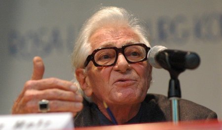 Kampf um die Einheit von Theorie und Praxis: Hans Heinz Holz bei...