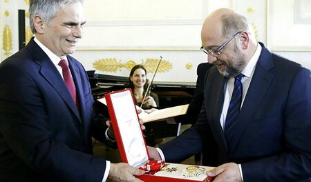 Umfaller ehrt Kürzungsfanatiker: Österreichs Bundeskanzler Werne...