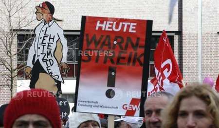 Angestellte Lehrer kämpfen um das »letzte Hemd«: Sie fordern ein...
