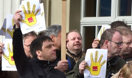 Zahlen sollen künftig Kontoinhaber mit wenig Geld. Wieviel die A...