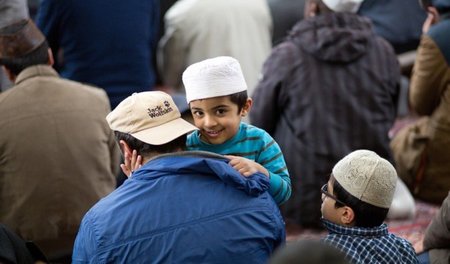 Wachsendes Selbstbewußtsein mokiert: Muslime während des Freitag...