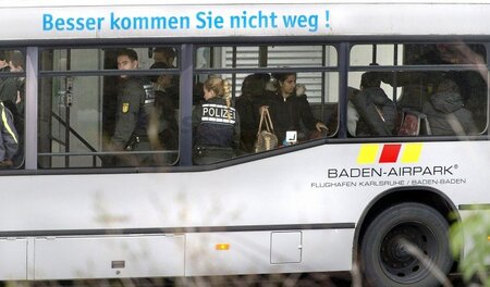 Sammelabschiebungen sollen durch ein »Ausreisegewahrsam« an Flug...