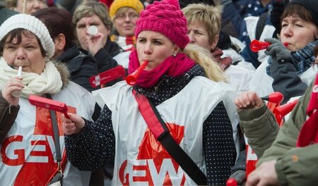 Lehrerinnen im Warnstreik (Grimmen, Mecklenburg-Vorpommern), 5. ...