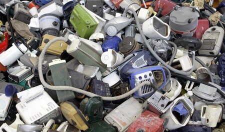 Ausrangierte Elektrogeräte: Mehr wertvolle Metalle als bisher au...