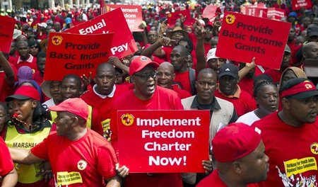 Zwelinzima Vavi auf einer NUMSA-Demonstration gegen Jugendarbeit...