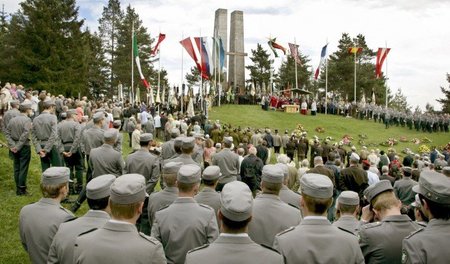 Alle Jahre wieder: Gebirgsjäger gedenken gefallener Soldaten (hi...