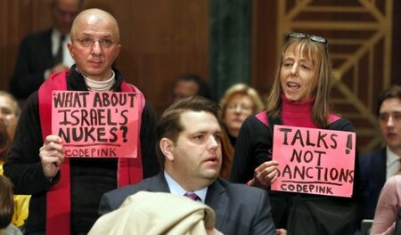 Antimilitaristen protestierten im US-Senat gegen Sanktionen gege... Antimilitaristen protestierten im US-Senat gegen Sanktionen gege...