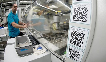 »Maschinen, sprecht miteinander!« Arbeiter der Wittenstein AG an...