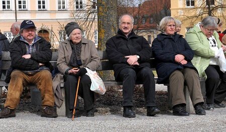 Wenigstens das können sich auch Rentner leisten, die von der Alt... Wenigstens das können sich auch Rentner leisten, die von der Alt...