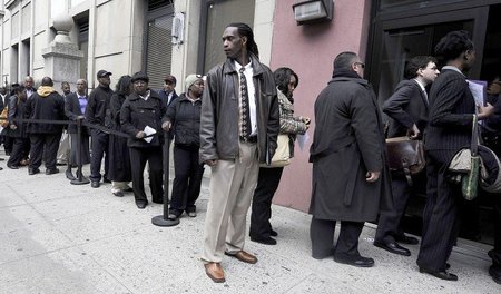 Arbeitssuchende in New York vergangenes Jahr. Inzwischen soll di... Arbeitssuchende in New York vergangenes Jahr. Inzwischen soll di...