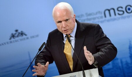 US-Senator John McCain am 8. Februar vor der Münchener Sicherhei... US-Senator John McCain am 8. Februar vor der Münchener Sicherhei...