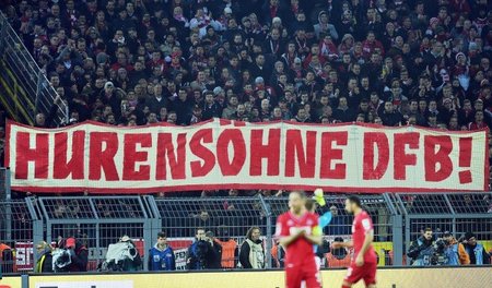 Kölns Sportdirektor hält das für »existenzbedrohend«: Effzeh-Kur...