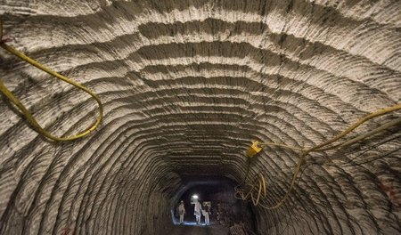 Tunnel in der Asse, November 2014: Aus den verschlossenen Einlag...