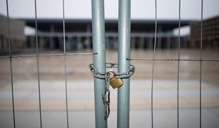 Berliner Gruppentherapie: Der Hauptstadtflughafen am 9. Januar 2...